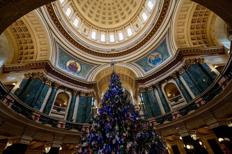 Yuletide in Wisconsin - Image 4